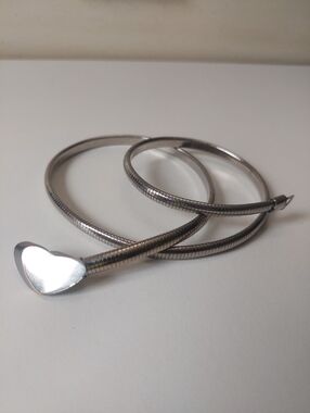 VTG 70's 80's slinky stretch snake belt with heart buckle skinny